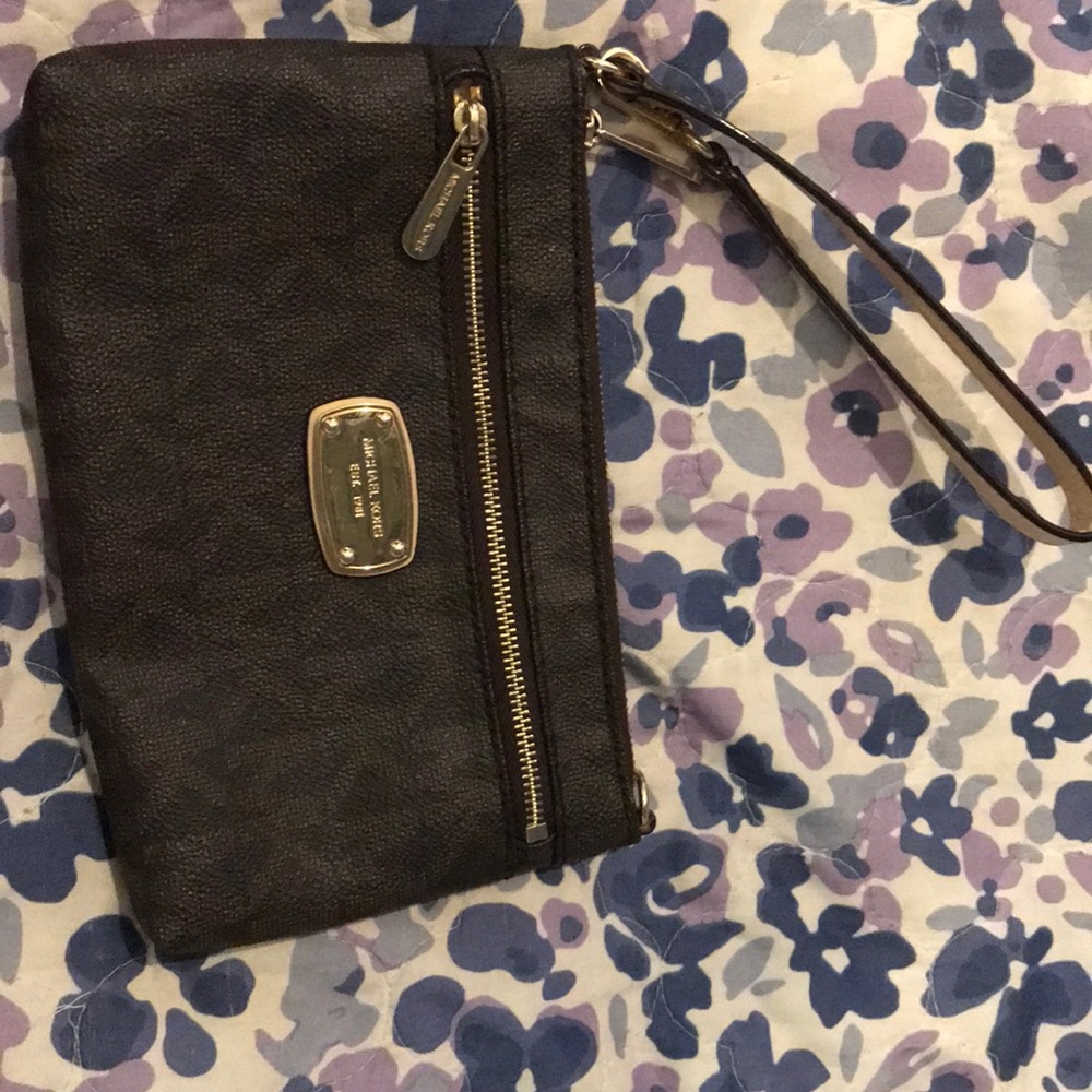 michael kors wristlet bag